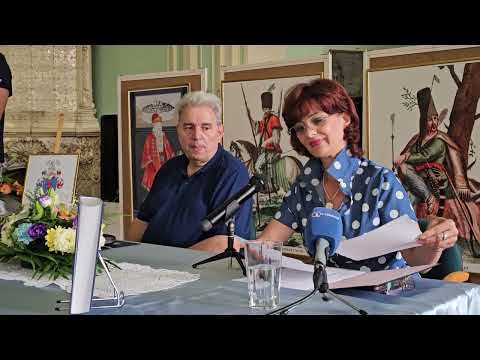 Ester Berenji pozdravlja goste na promociji